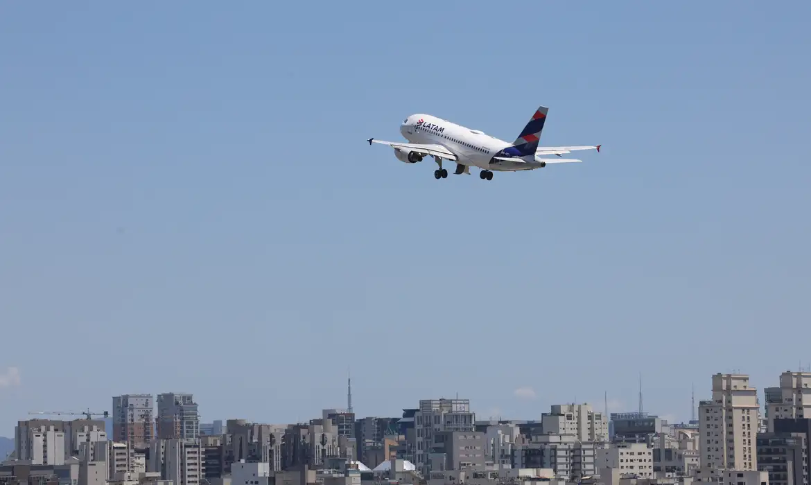 Greve na Argentina provoca alteração nos voos da Latam