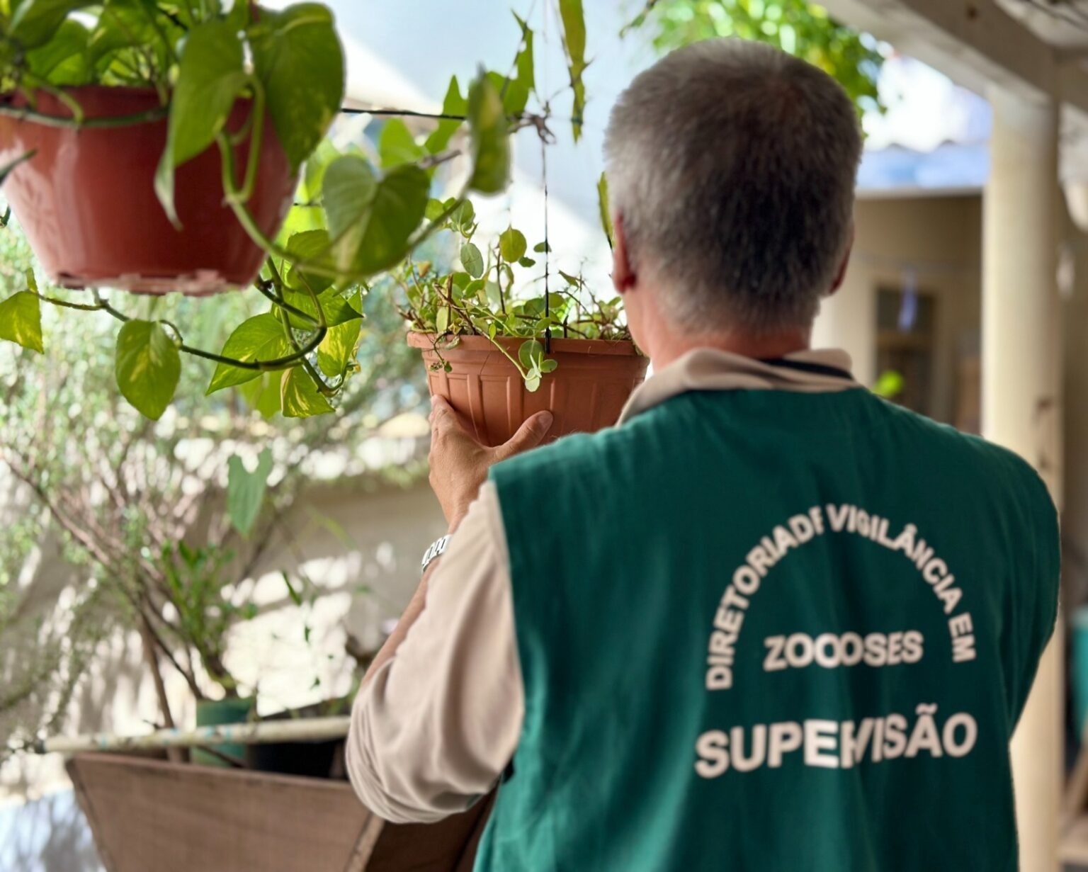 Saúde orienta moradores a adotarem cuidados contra a dengue antes das viagens de Carnaval