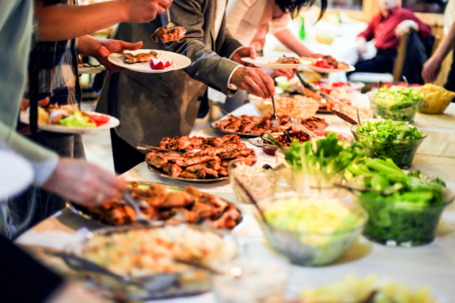 Refeição fora de casa chega a R$ 54,74 em Goiânia e expõe limite do vale-refeição tradicional