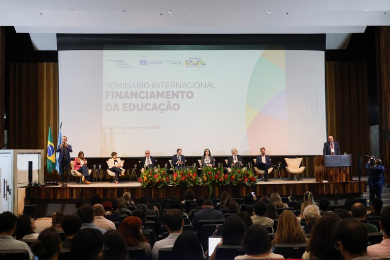 Seminário discute recursos para educação no Brasil e no mundo