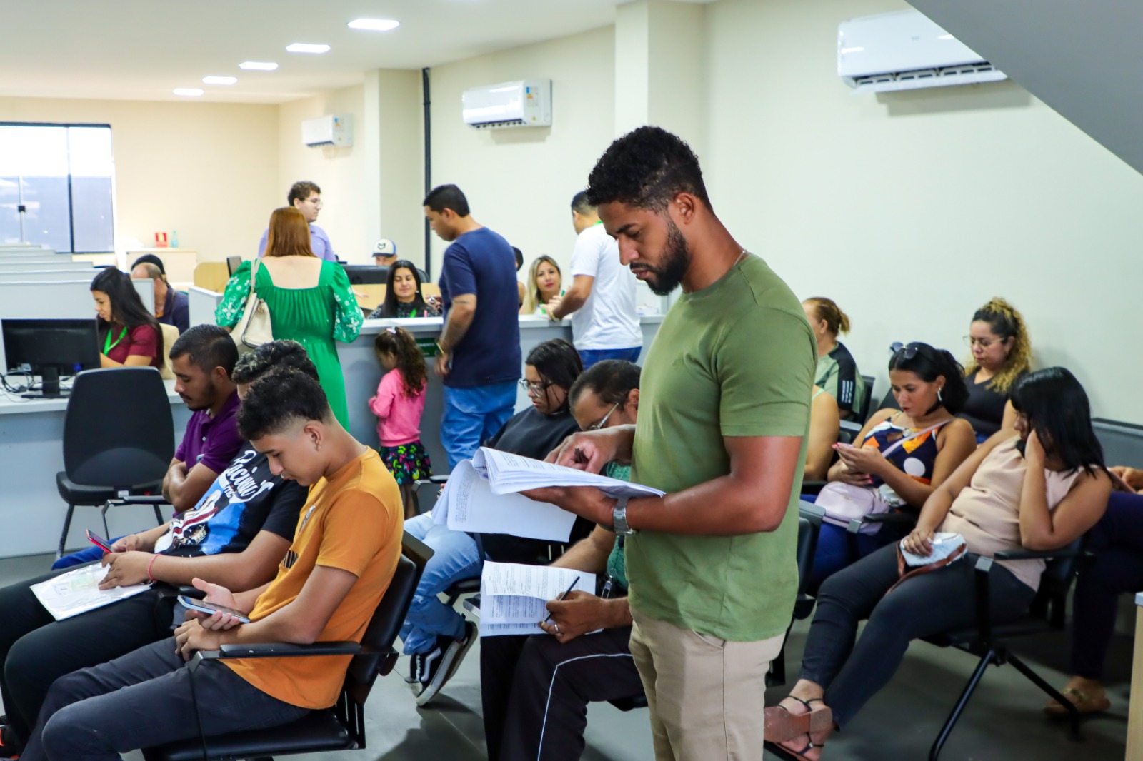 Senador Canedo começa a semana com mais de 1.400 oportunidades de emprego