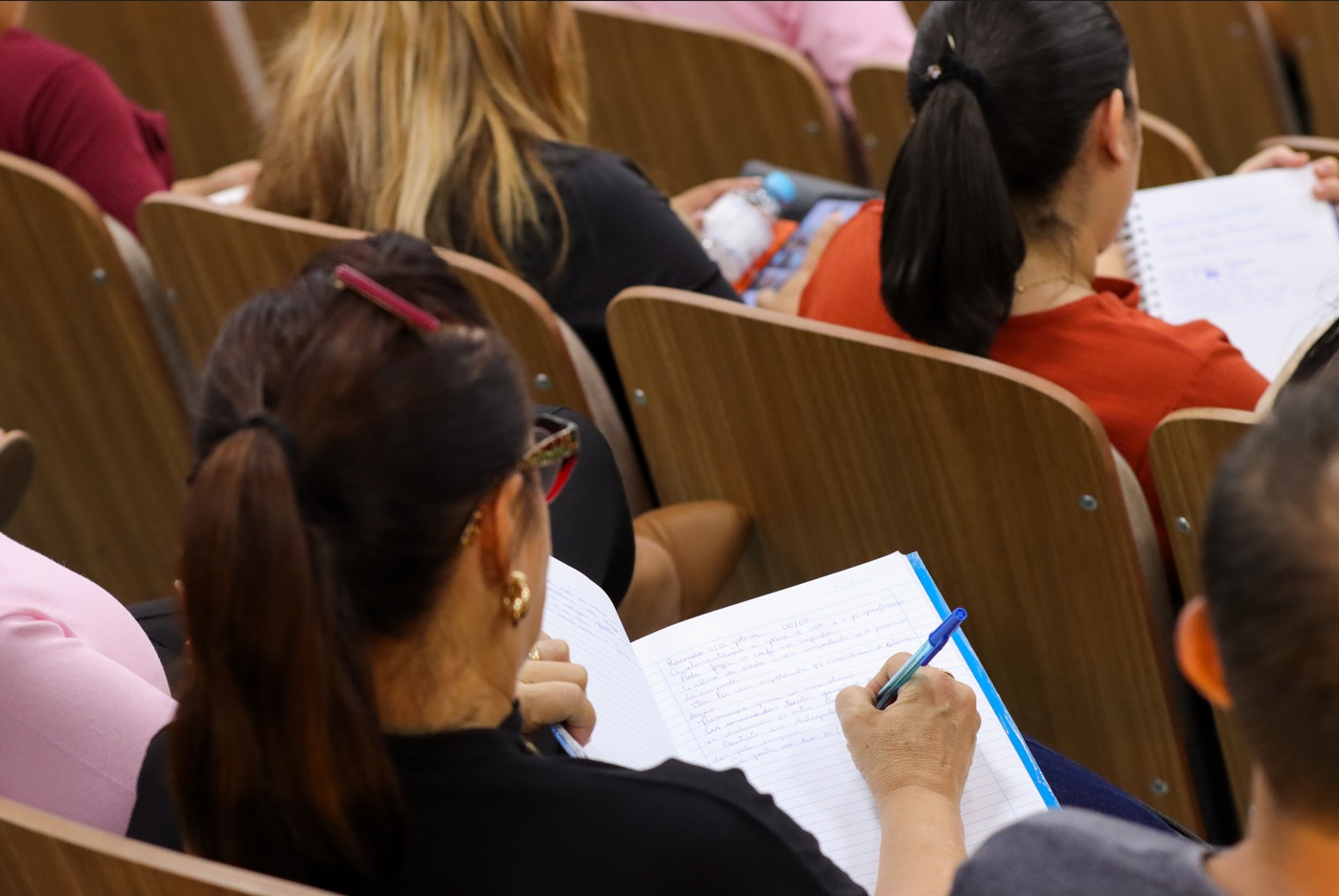 Gestores escolares conhecem novo modelo de merenda escolar em Senador Canedo