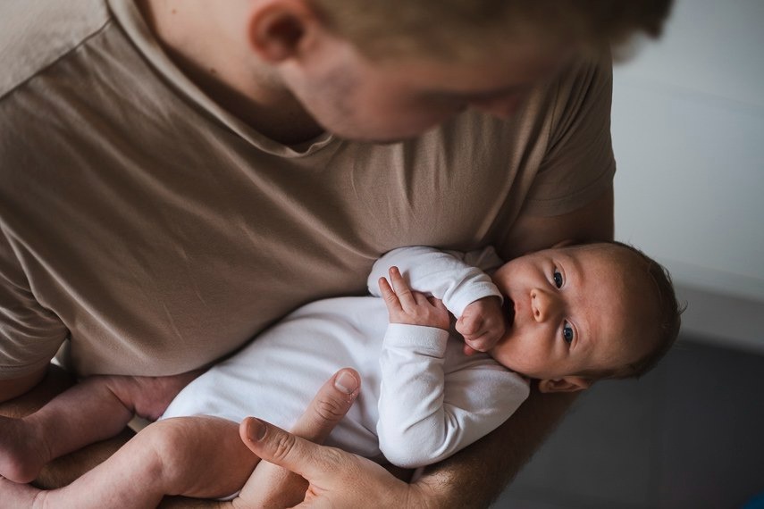 Pais podem ganhar até 20 dias de licença: Congresso avança em nova regra trabalhista