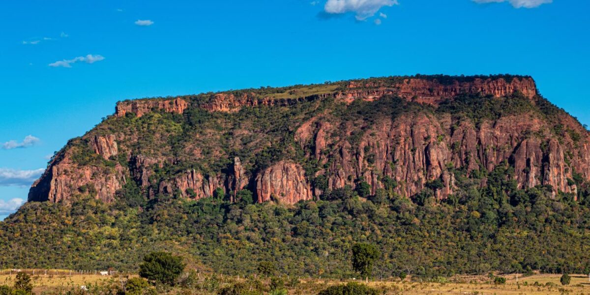 Semad faz alerta após jovens ficarem presos por 8 horas em gruta de Paraúna; veja orientações