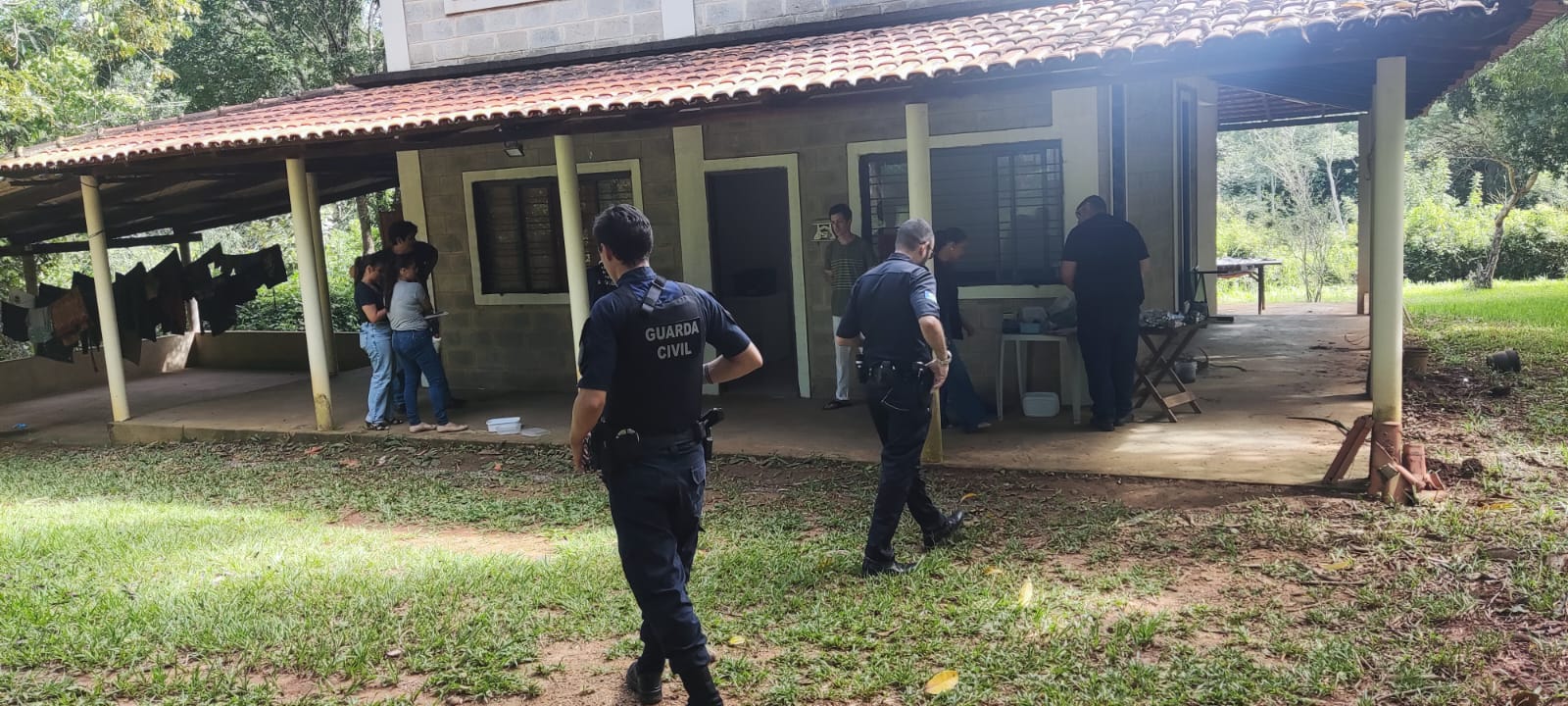 GCM e Vigilância dão apoio a MP em fechamento de clínica