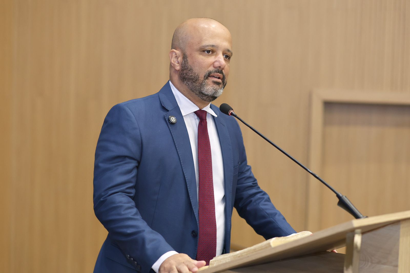 Vereador por Goiânia, Major Vitor Hugo participa de sessão em Aparecida