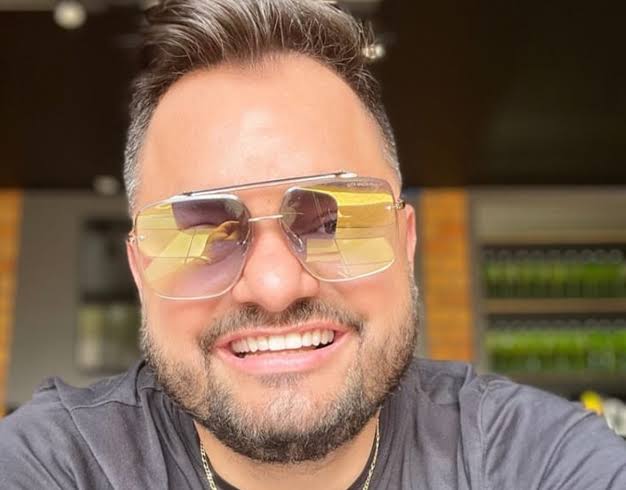 Empresário dos famosos faz transplante capilar em Goiânia