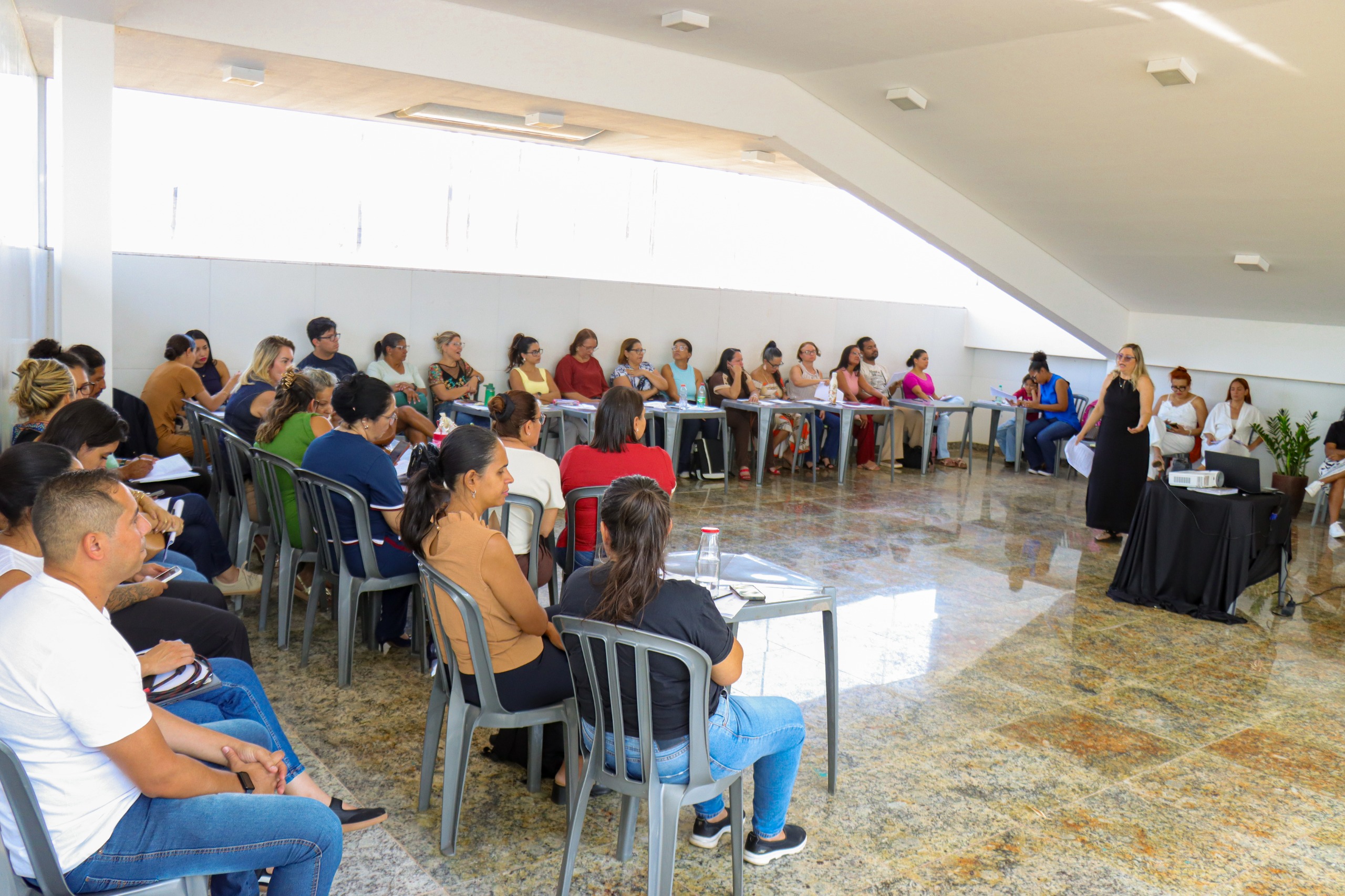 SEMED realiza formação para servidores das escolas de tempo integral de Senador Canedo
