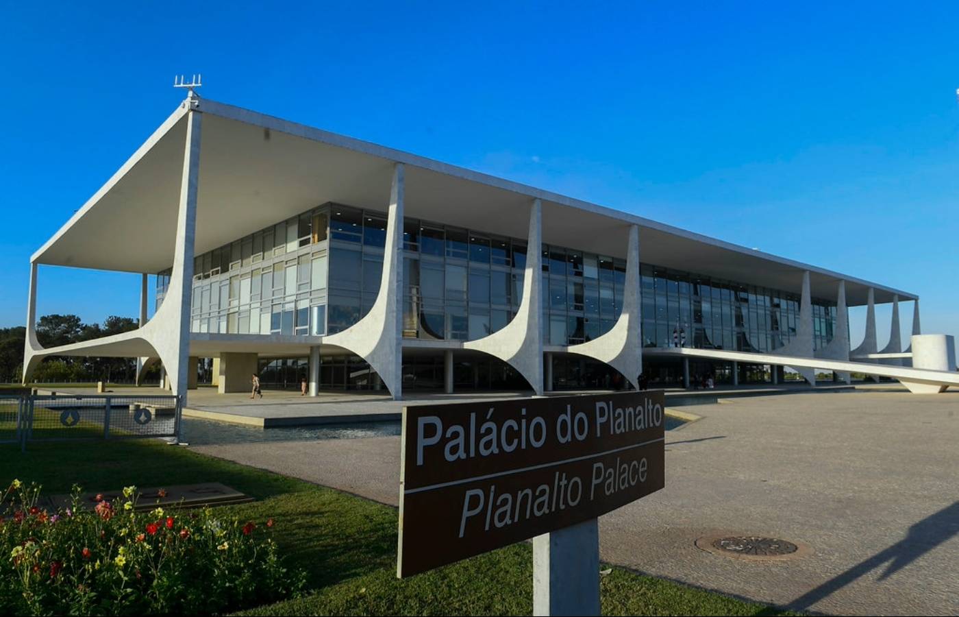 2º turno: enquanto Flávio acumula apoios, Lula reformula estratégia digital