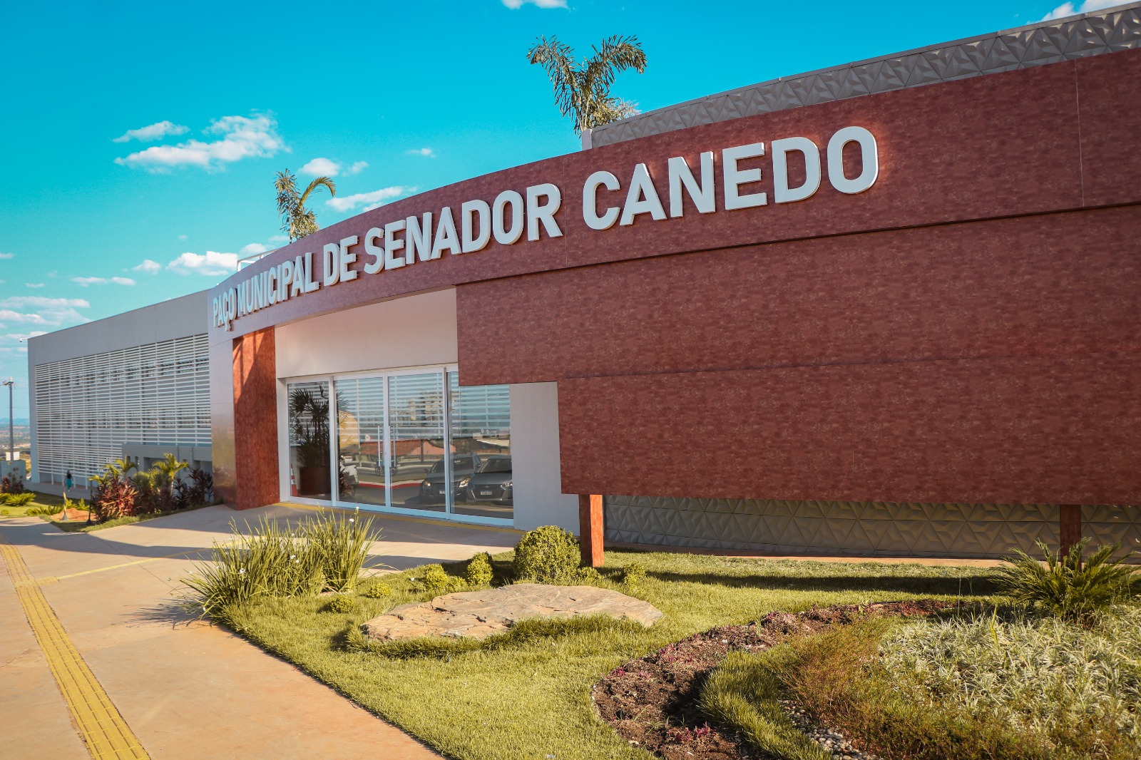 Senador Canedo tem novos secretários